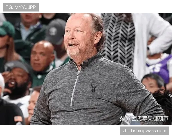 特写:雄鹿队主场为功勋教练布登霍尔泽播放致敬视频